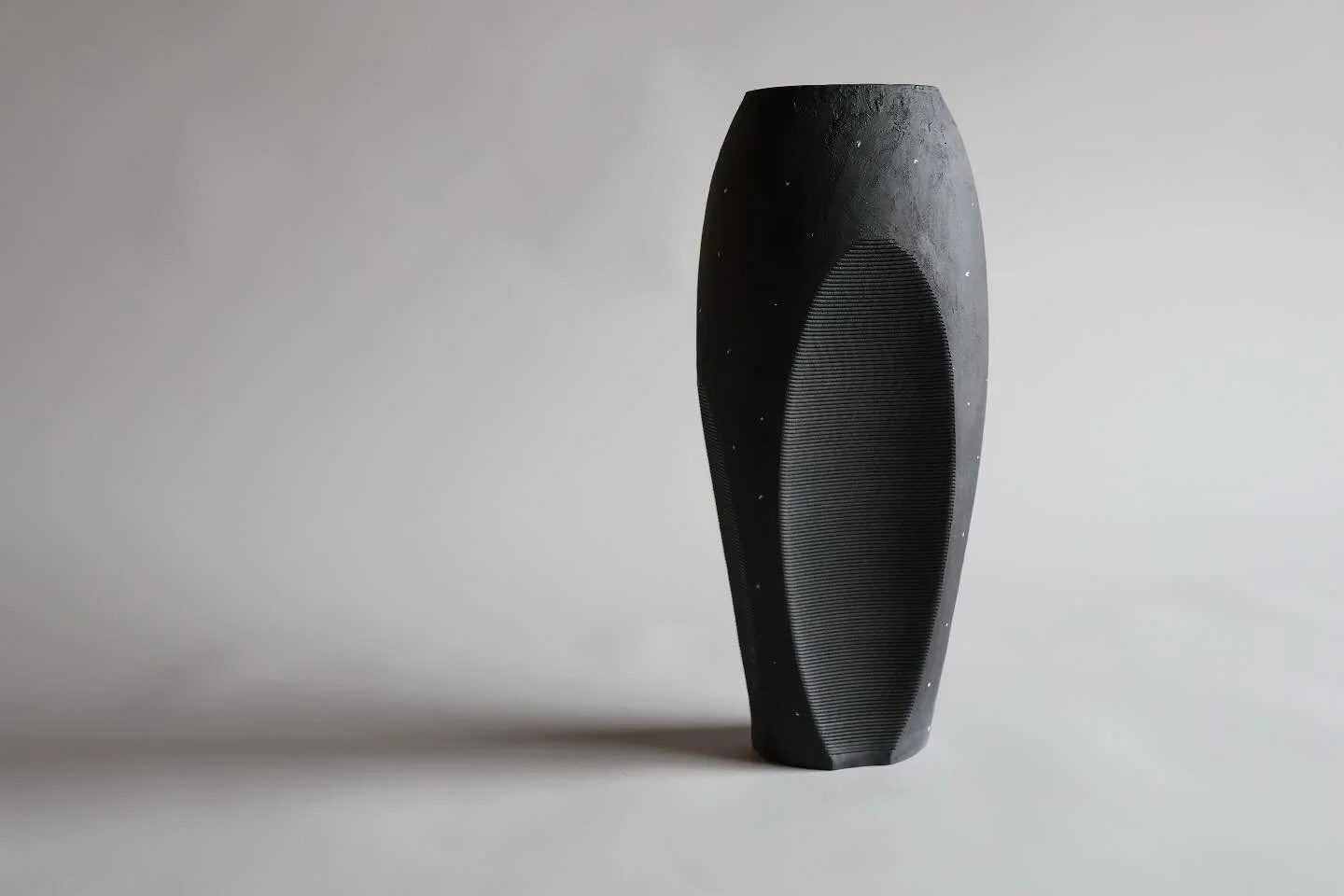 Vessel 4
3D printed porcelain, glaze, India ink