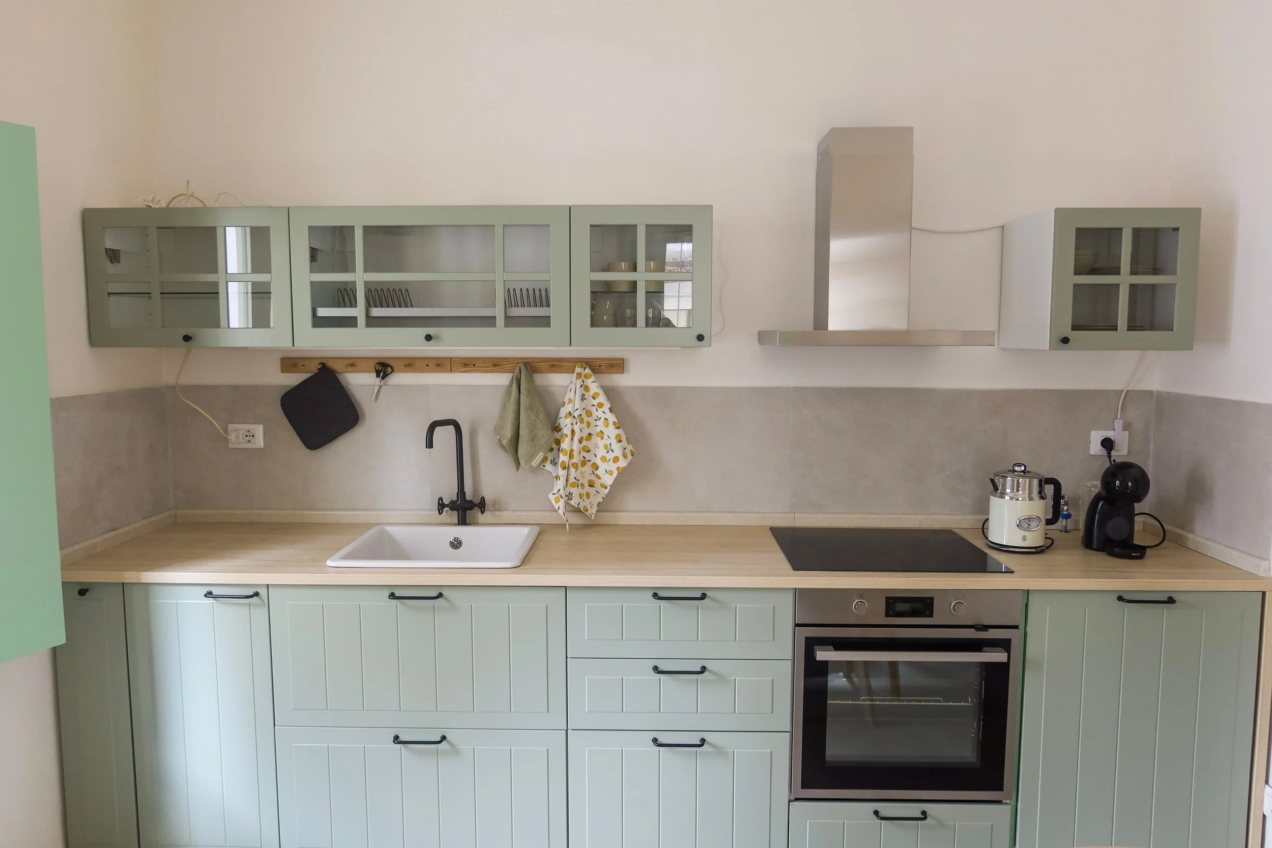 Full view of the kitchen