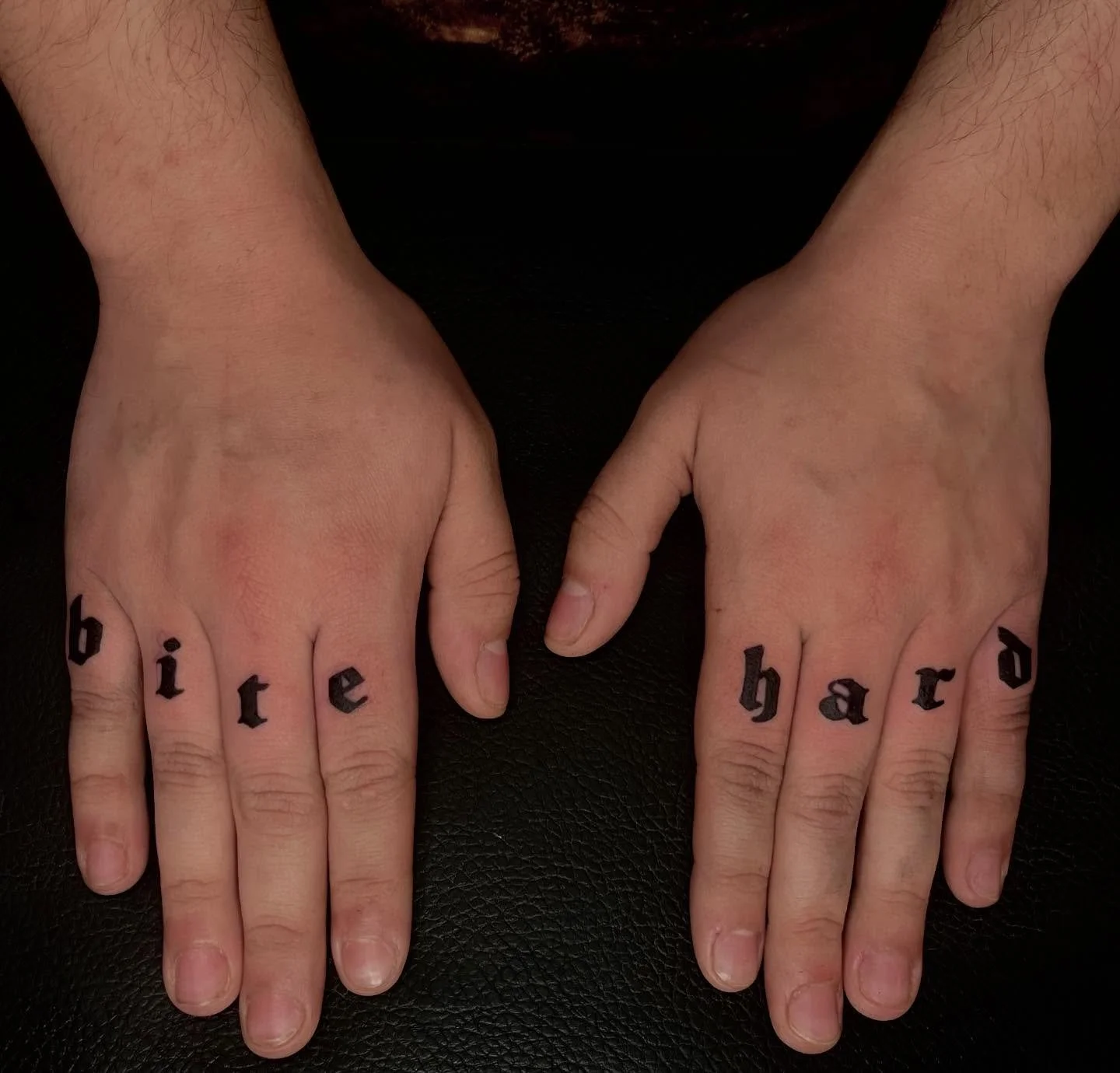 BITE . HARD 🦷 

TOUGH fingie tats 🖤 thanks for snagging these !! 

#tattoo #tattooartist