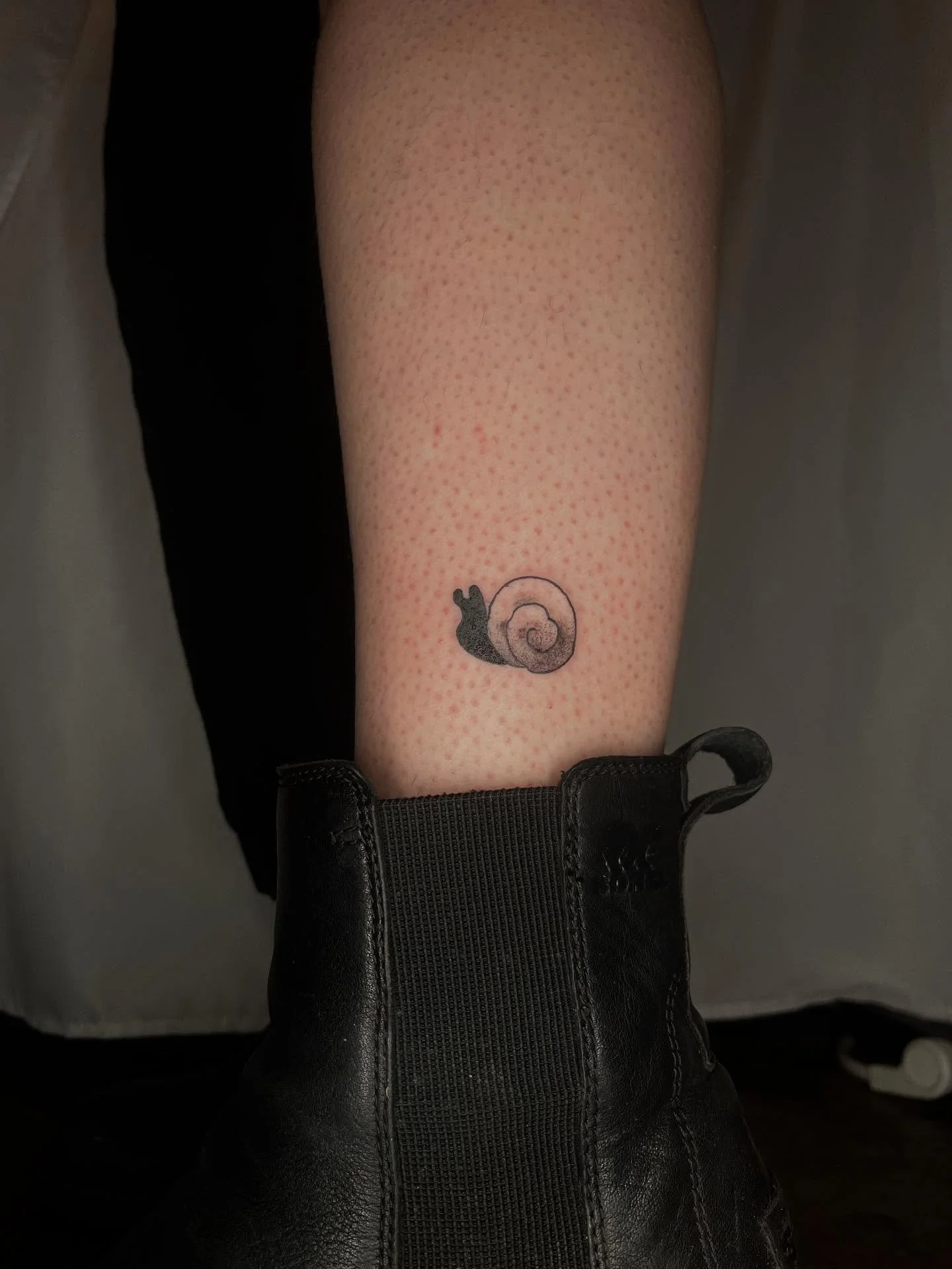 a little guy to remind u to take it slow :) 

#tattoo #tattooartist #illustrator