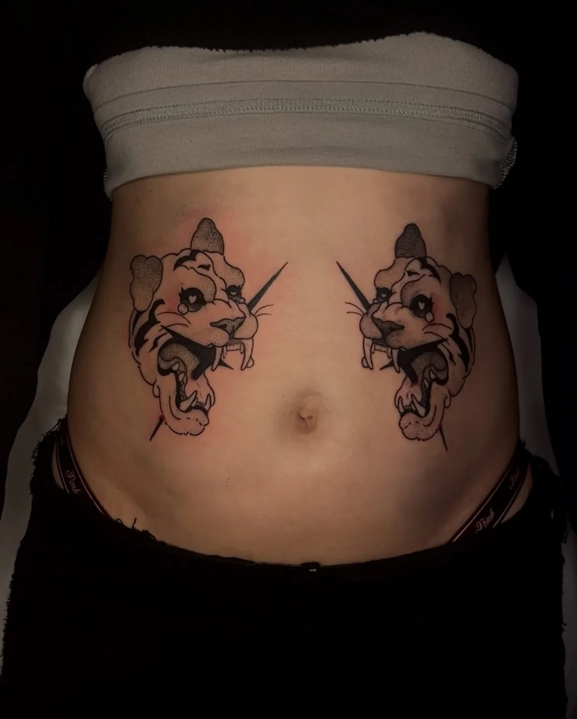 double big cat 🐈 thanks again for coming and sitting thru this big project! over the moon w the final result 🖤

#tattoo #tattooartist