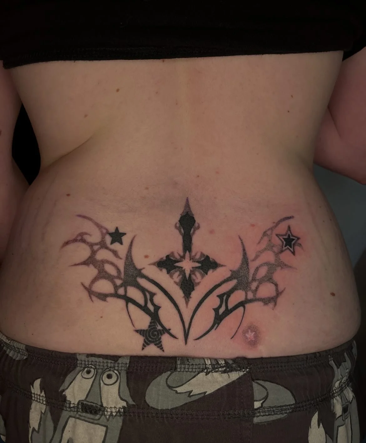 party like it&rsquo;s 2008 💎

TRAMP STAMP W THE WOLF PJ PANTS?!?!??

ty beau for sitting for such a SICK project!! always a joy ✨

#tattoo #tattooartist
