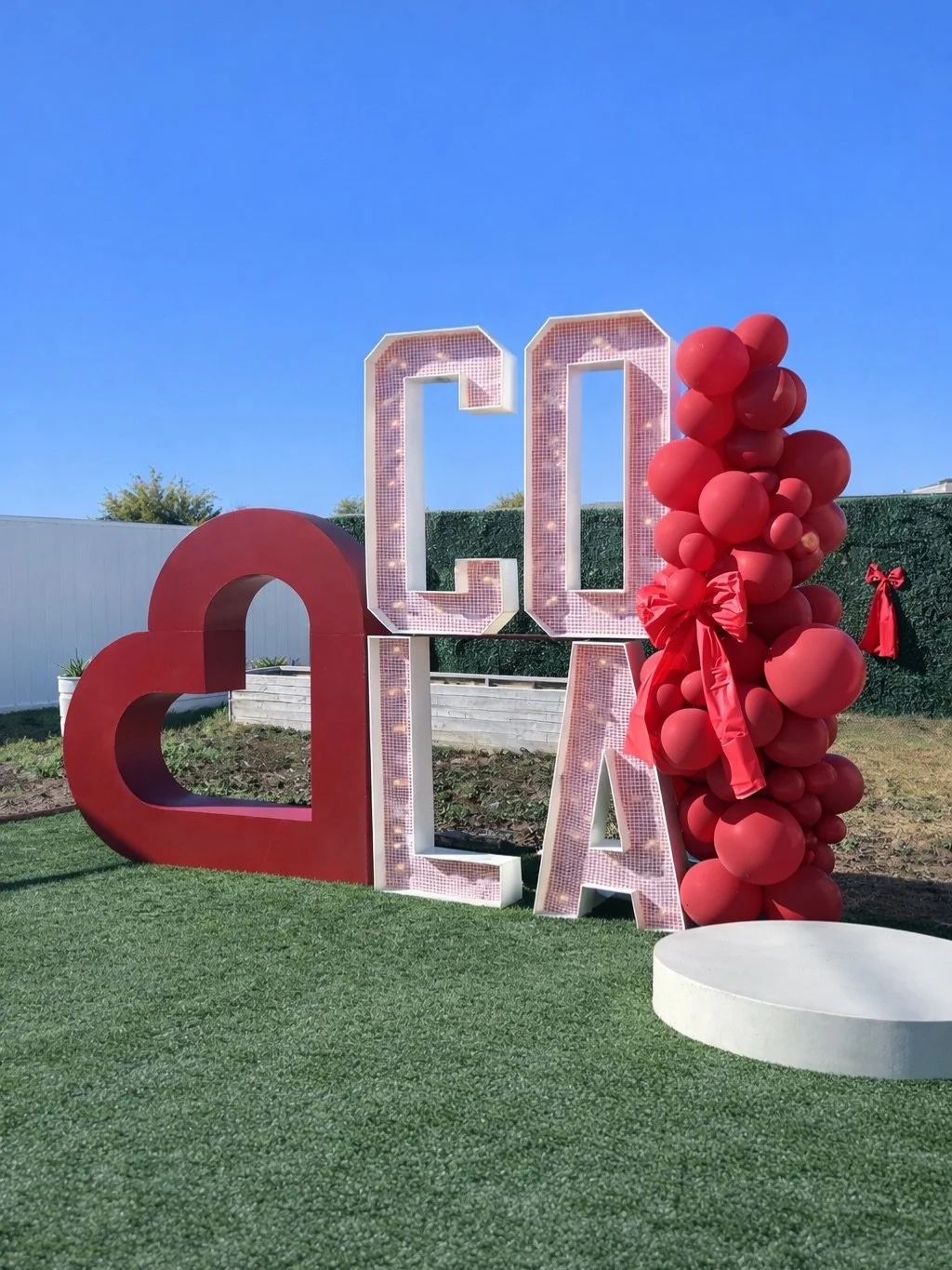 Red bows &bull; bubbly details &bull; best vibes ❤️🥤

3D Heart, Cocktail Tables &amp; Platform @woodmode.az
Letters @azletters.co
Bounce House @azbounceco
Prints @prettyyprints
Cooler @inflatefortyeight
Cookies @trujillostreats 

#galentines #galent