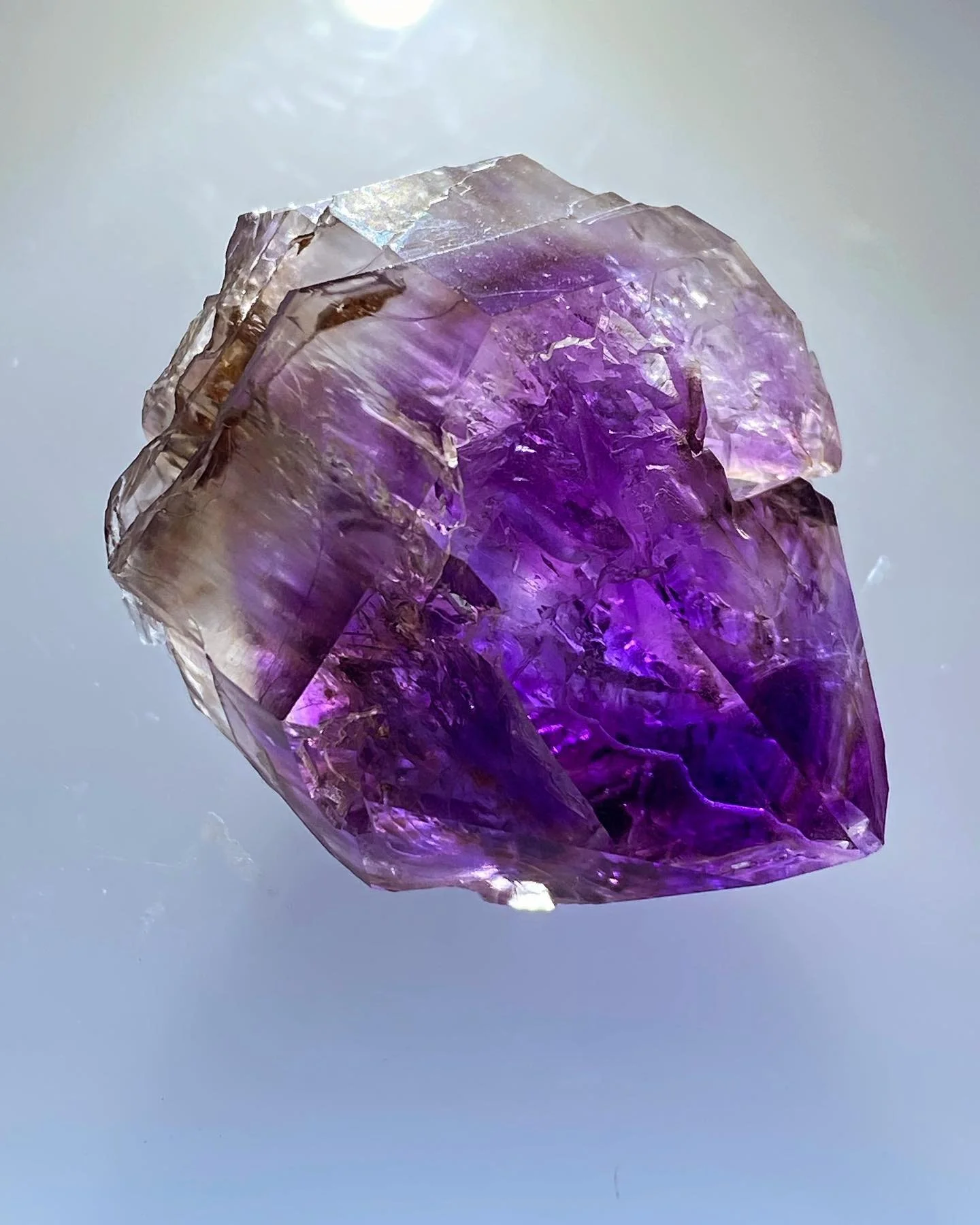 Juice 🍇

#amethyst #littlegem #gem #scepter #fine #juicy #purple #indigo #mining #geology #saturate