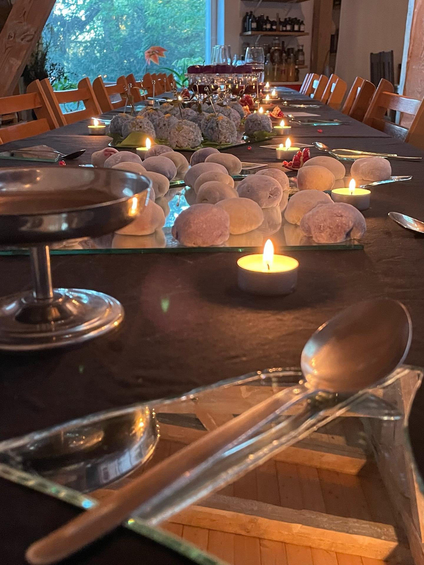 MATTER TASTE TAROT ~ Water Edition 💧

records from the third edition of our series on the four elements of tarot from a food perspective co-hosted with @cristinaachury at @nourished.berlin 

a multi-sensory, soft and magical evening, where we explor