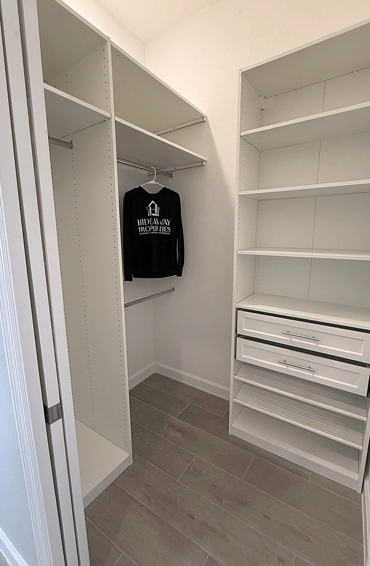 09-hideaway-closet-white-reach-in-v2.jpg
