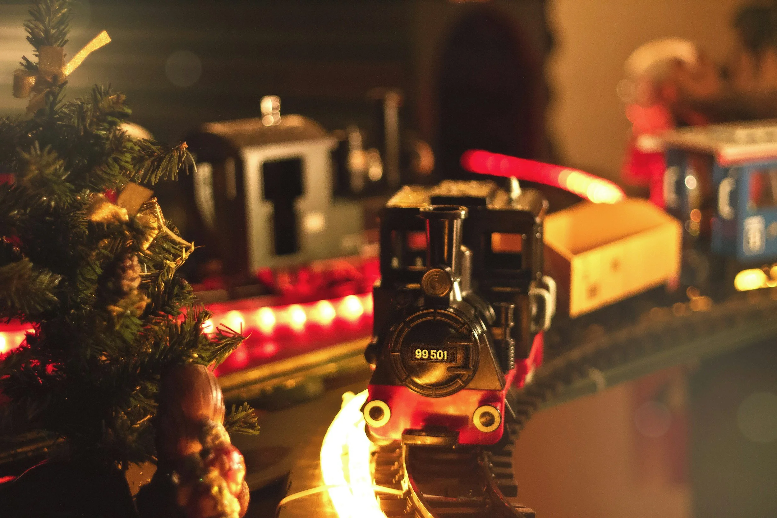 Riding Into Christmas: Best Festive Train Journeys From London (2025 Guide)