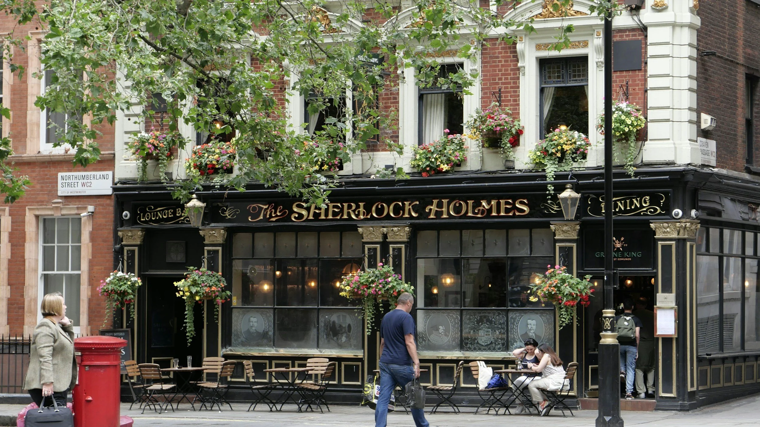 The Story Behind London’s Old Pub Signs (And What They Actually Meant)