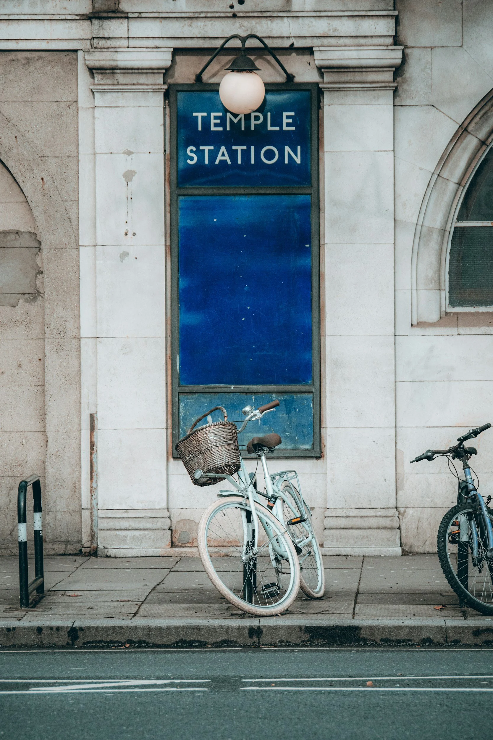 The Hidden Rooftop Garden Above Temple Station Most London Visitors Never Find