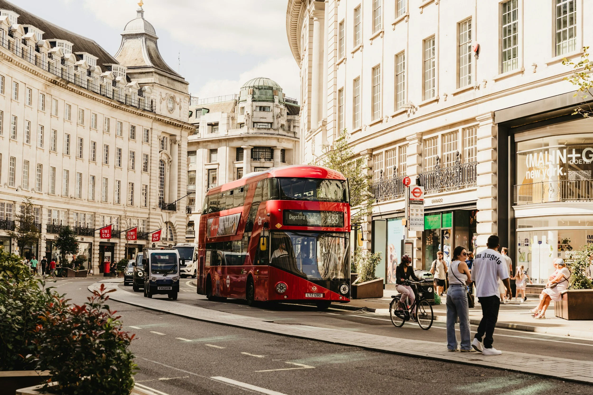 What Are London's Red Routes? A Beginner's Guide to the Red Lines on London Roads