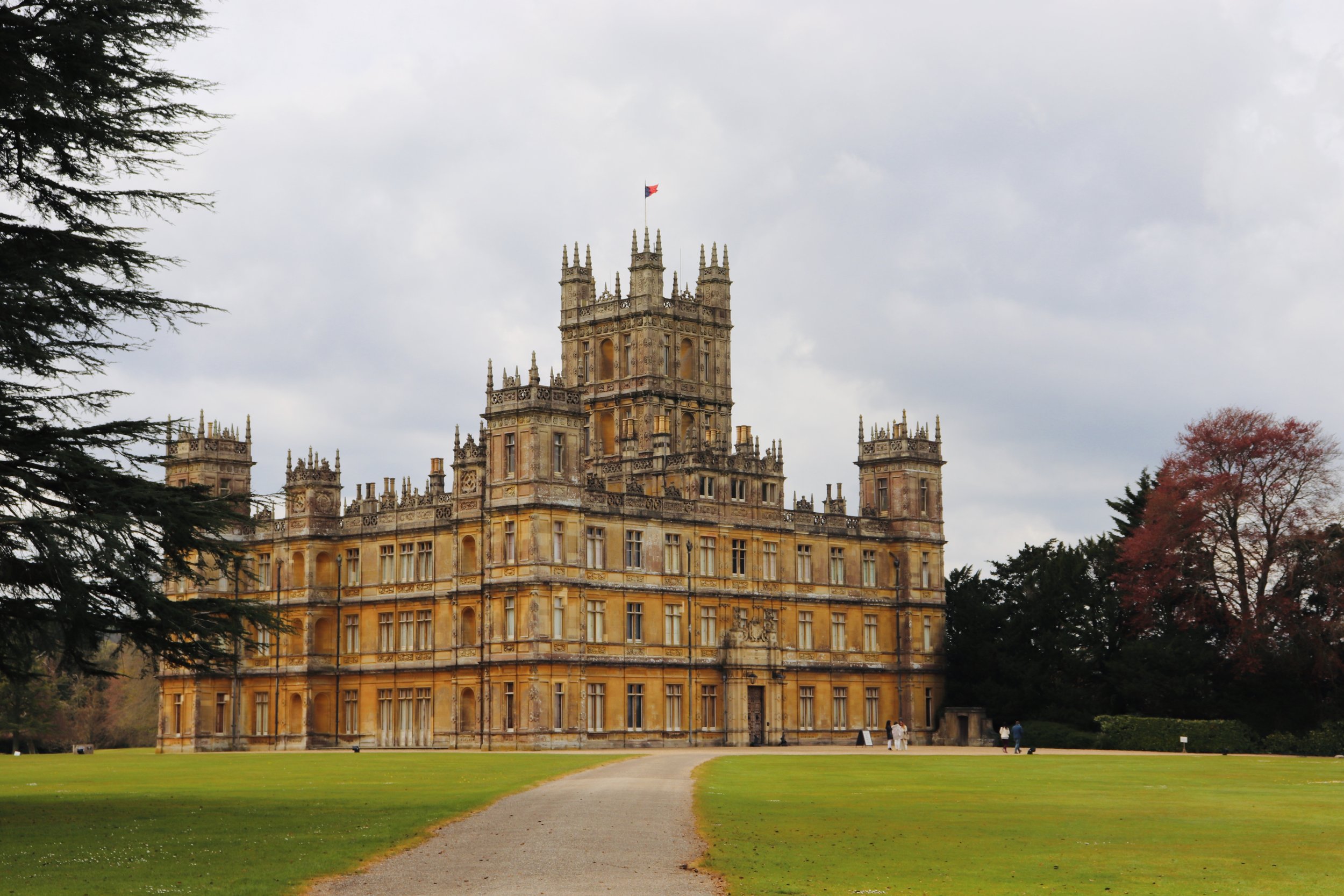 Day Trip from London to Highclere Castle — Your Downton Abbey Escape! 🏛️