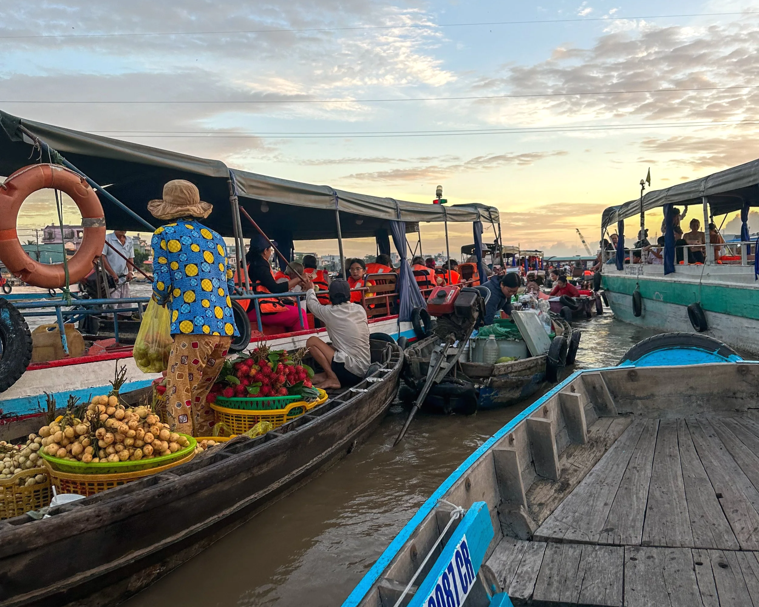 mekong delta river floating market cai ran fruit vietnam sunrise boats fresh