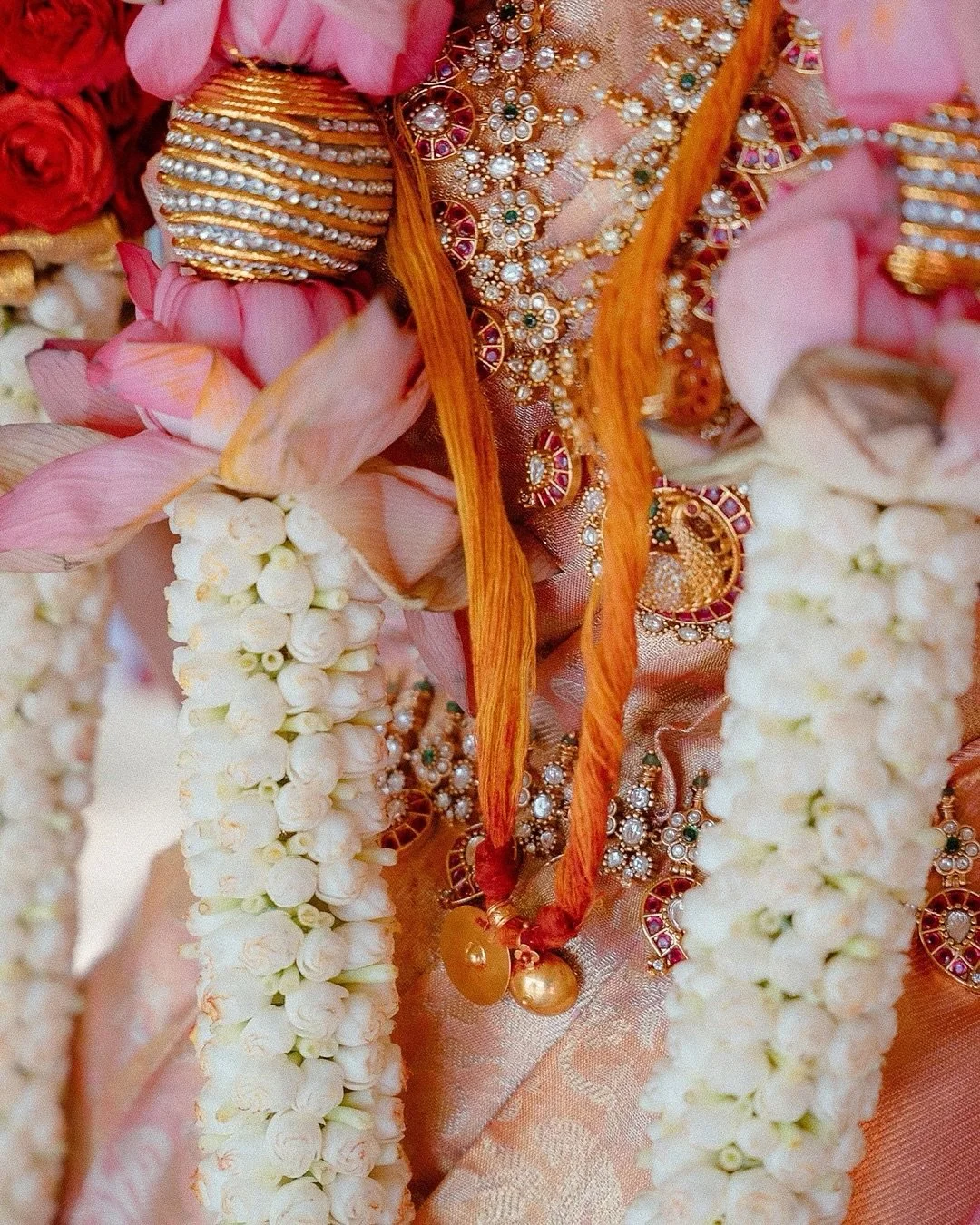Wedding details ✨

#eastcoastweddingco #chennaiweddingphotographer #destinationweddingphotographer #tamilweddings

details frames textures moments rituals elegance emotion movement atmosphere styling candids storytelling luxury weddingdesign bridalde
