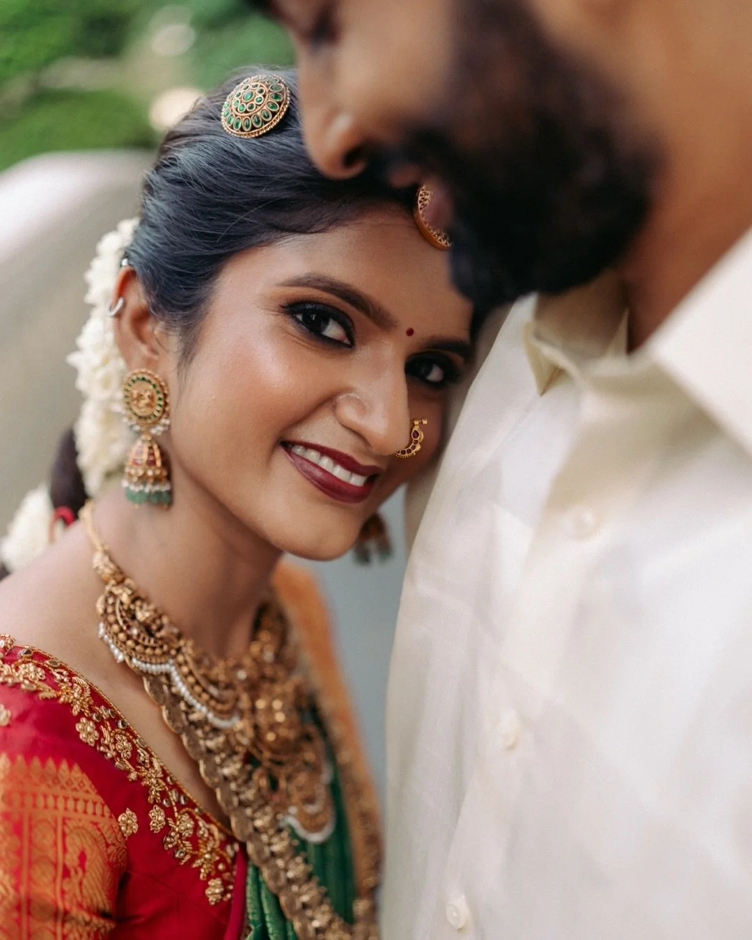 Varunisha &amp; Aditya&rsquo;s wedding morning began with a beautiful sunrise portrait session.

Despite the whirlwind of a grand wedding celebration, they never lost sight of each other. Time and again, they found themselves wrapped up in their own 