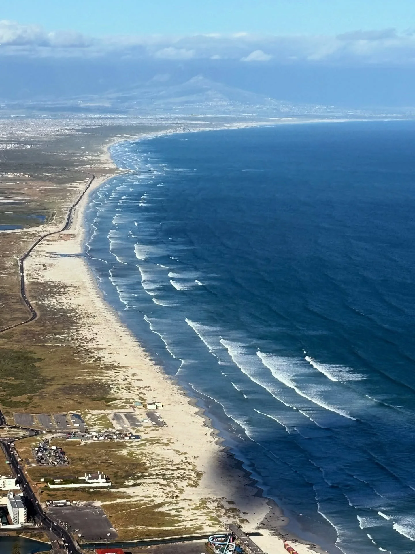 After surf 🏄‍♂️ we went to Kalk Bay to grab a snack at Olympia Bakery and went on a round hike to St.  James Peak via the old mule track with a steep descent towards Muizenberg. 
#surftrip #hike #views #capepeninsula #surfnhike #tourguiding #si