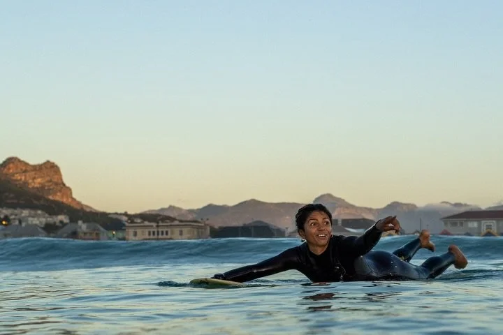 Europe sleeping, Muizenberg waking up: an early surf with good friends at the beach we call home 🌅 Burning sky with salty smiles between clean waves. I would say, it is absolutely worth to surf at first light. 

#sunrisesurf #surflife #southafrica #