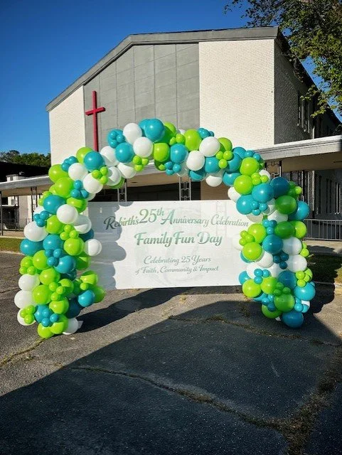 Outside Organic Balloon Arch.jpg
