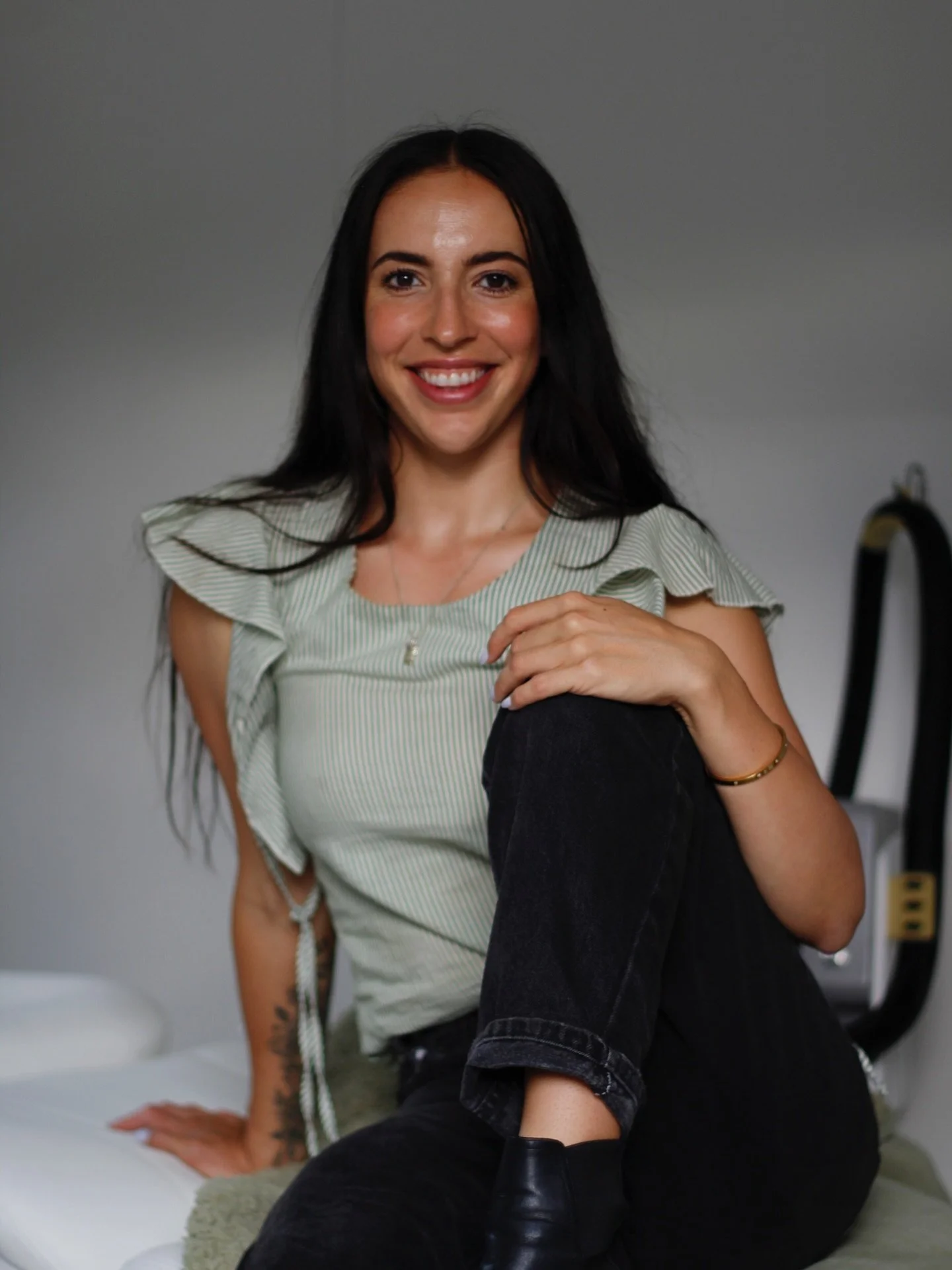 Hey hey! 

I thought it was time for a re-introduction. I&rsquo;m your laser gal, Gemma. I&rsquo;m a qualified laser technician, holding the highest level of Laser training in NZ by @nzlasertraining as well as a Bachelor of health science in Midwifer