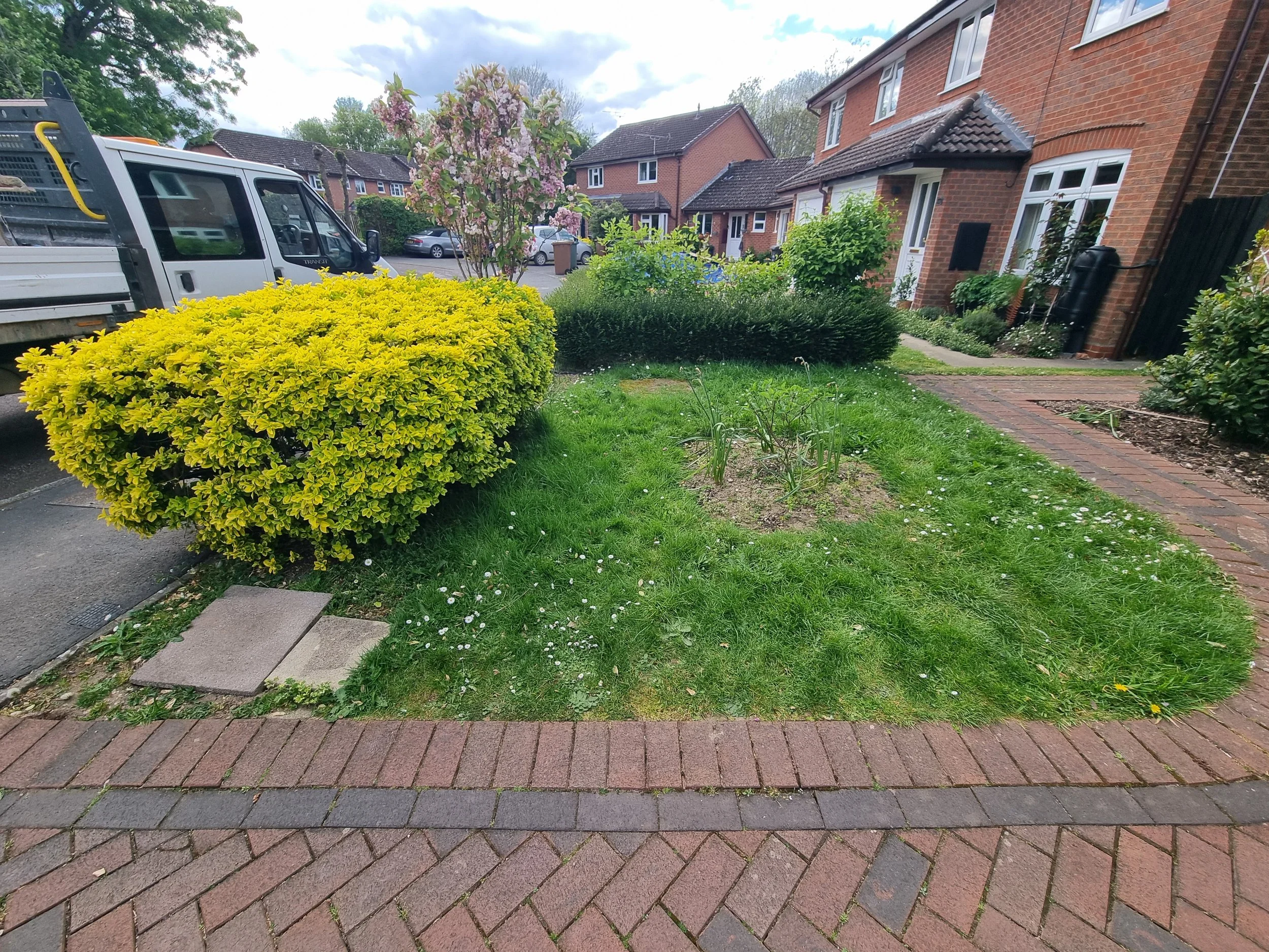 Small front garden renovation, before.