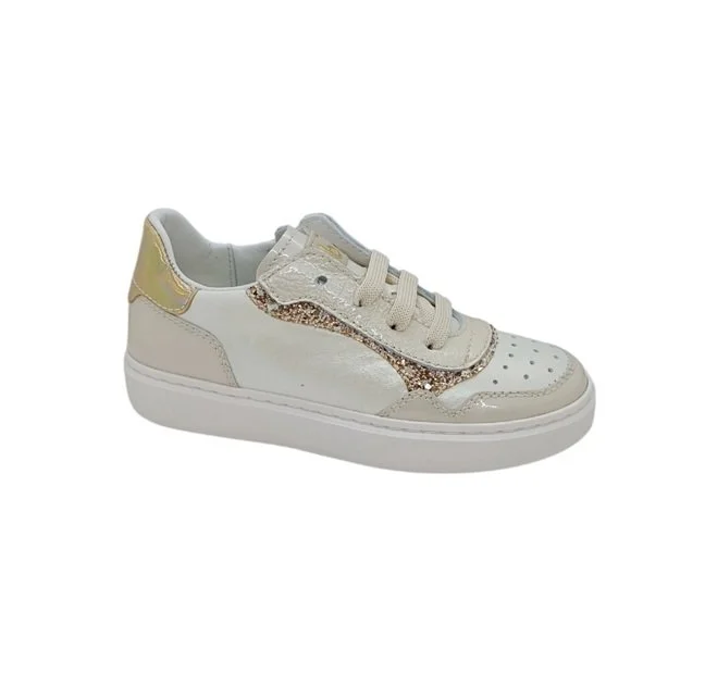 Beberlis sneaker ecru - glitter rand - gaatjes in tip