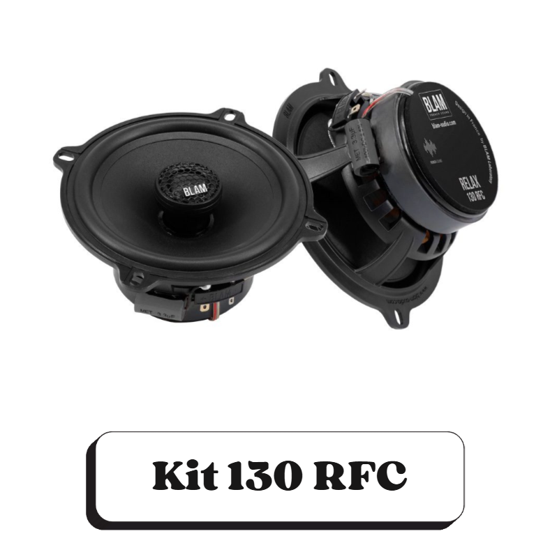 Deux haut-parleurs noirs du kit 130 RFC, avec étiquettes indiquant 'RELAX' et 'TO BE FREE', disposés côte à côte, sur fond blanc.