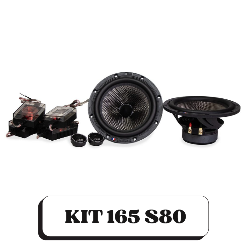 Composants audio pour voiture, comprenant deux haut-parleurs, deux amplificateurs, et un petit haut-parleur supplémentaire, avec la légende "KIT 165 S80"