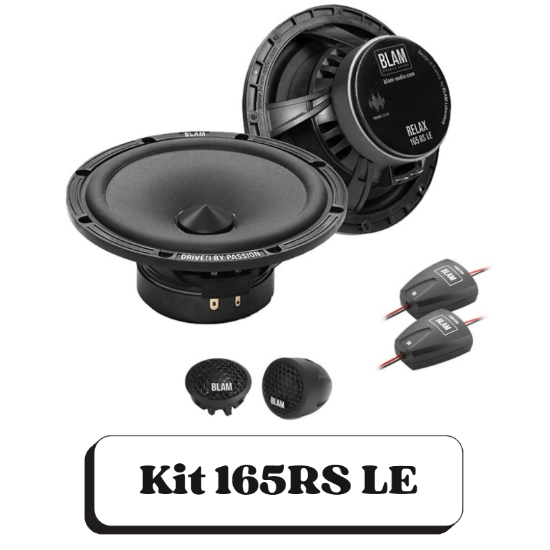 Un kit d'équipements audio pour voiture comprenant deux haut-parleurs, deux haut-parleurs de tweeter, et deux modules d'amplification, avec une boîte indiquant Kit 165RS LE.