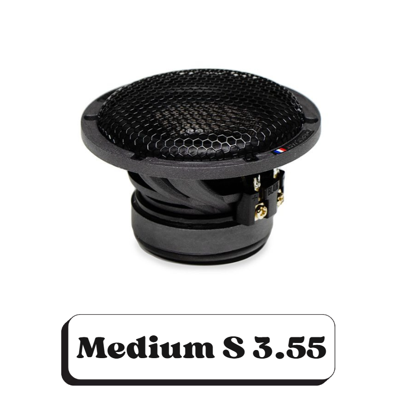 Un haut-parleur de voiture de taille moyenne, modèle S 3.55, noir avec une grille en treillis.