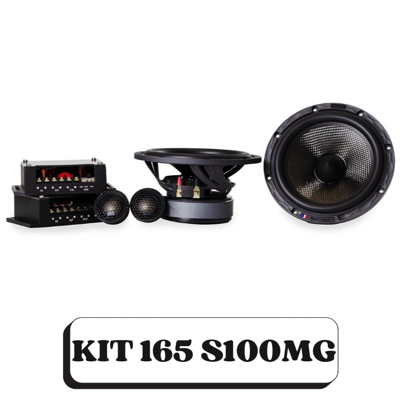 Un ensemble d'équipements audio comprenant un amplificateur, deux haut-parleurs de petite taille, un haut-parleur de taille moyenne, et un grand haut-parleur de woofer, avec une étiquette indiquant 'KIT 165 S100MG'.