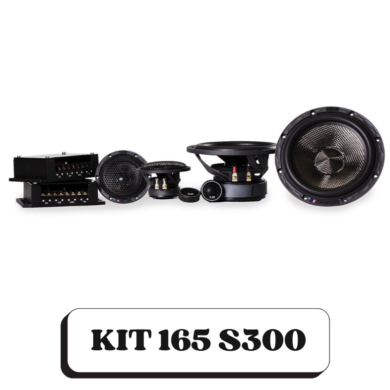 Un système audio comprenant plusieurs haut-parleurs, un amplificateur et un processeur audio, avec une étiquette indiquant KIT 165 S300.
