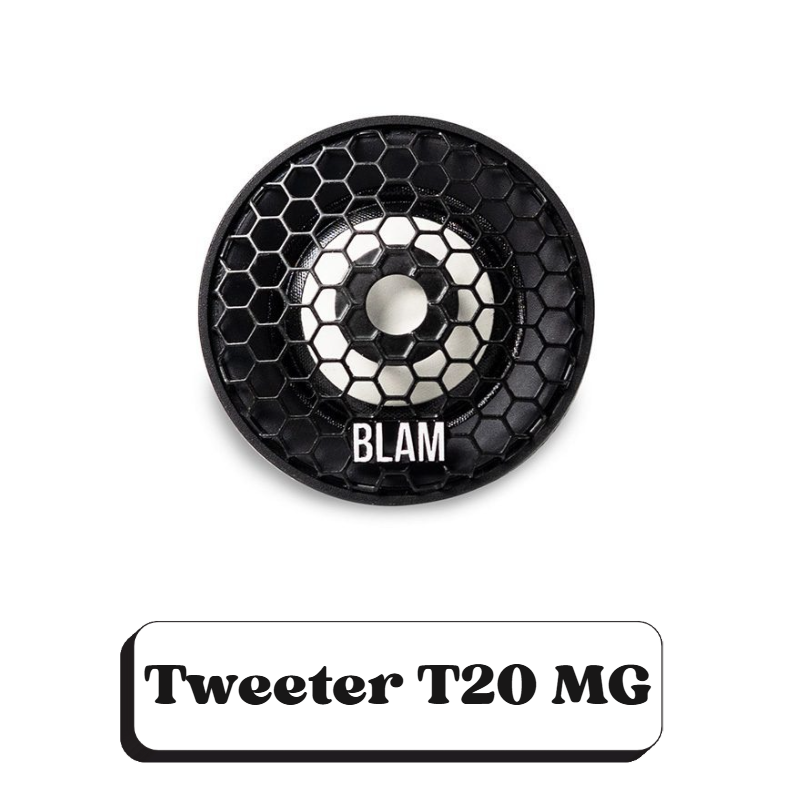 Un haut-parleur noir avec une grille en forme de motif hexagonal et le mot 'BLAM' écrit en blanc en bas, accompagné de texte 'Tweeter T20 MG' dans une boîte blanche en dessous.
