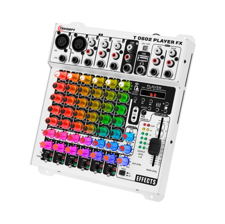 Table de mixage audio colorée avec plusieurs boutons, boutons de contrôle, et des entrées et sorties audio.