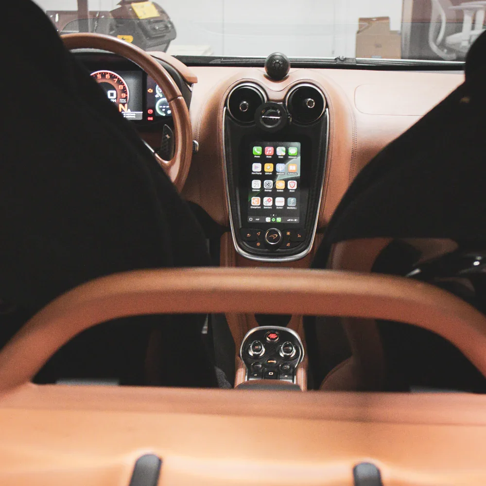ITZ-MCL_McLaren_CARPLAY_ANDROID_AUTO_6_44c3d0ca-f8d7-4eb5-b320-4f2e1796533c.webp