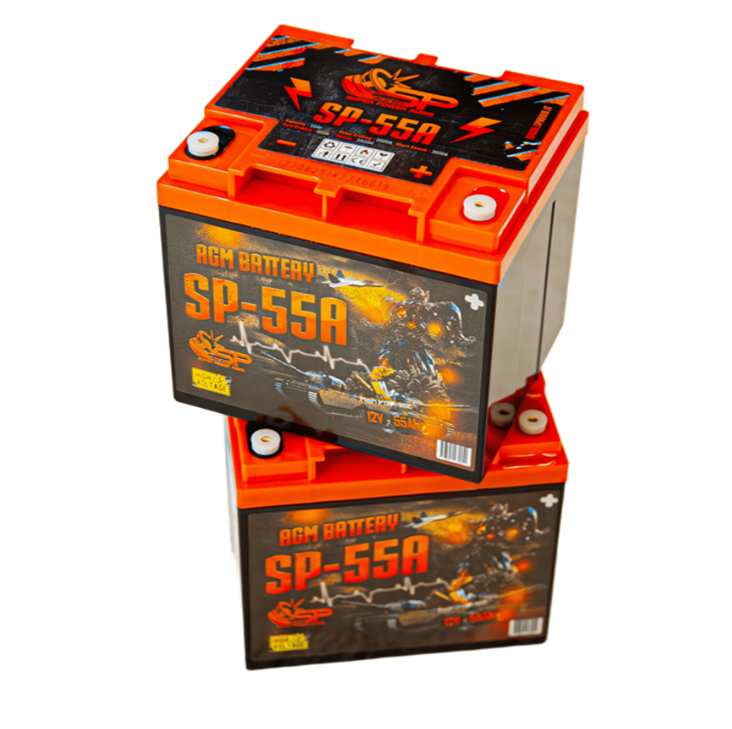 Deux batteries d'accumulateur de voiture de couleur orange et noir avec une illustration de robot et de voiture de course sur l'emballage.