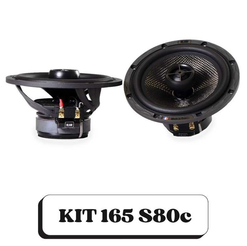 Deux haut-parleurs de voiture, un vu de face et l'autre de profil, avec une étiquette indiquant "KIT 165 S80c".