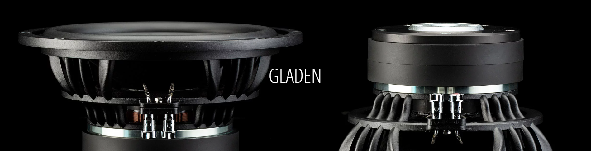 Deux haut-parleurs ou transducteurs audio haute performance, visibles de face, avec le mot 'GLADEN' à côté, contre un fond noir.