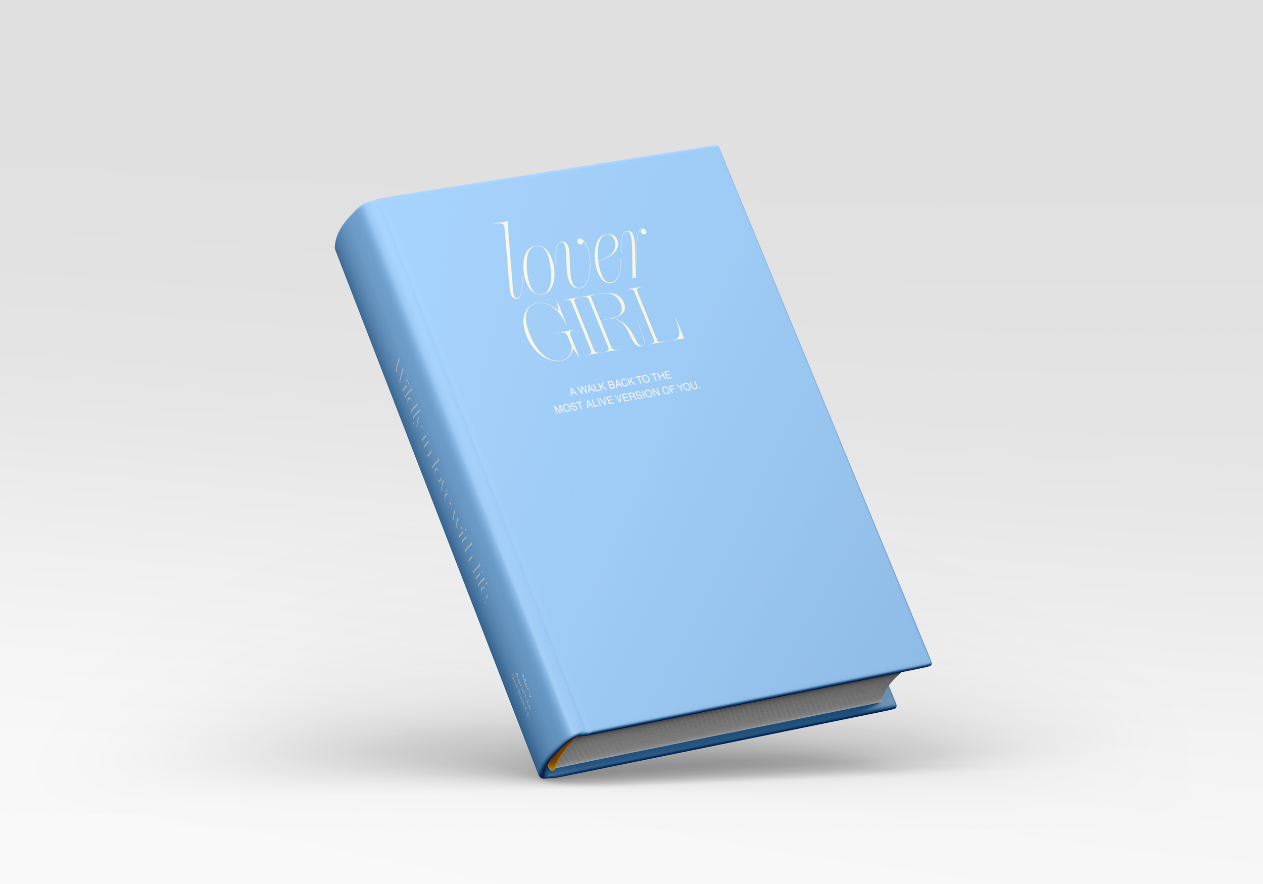 Blauwe boek met de titel 'louer GIRL' en subtitel 'A WALK BACK TO THE MOST ALIVE VERSION OF YOU' op een lichte achtergrond.
