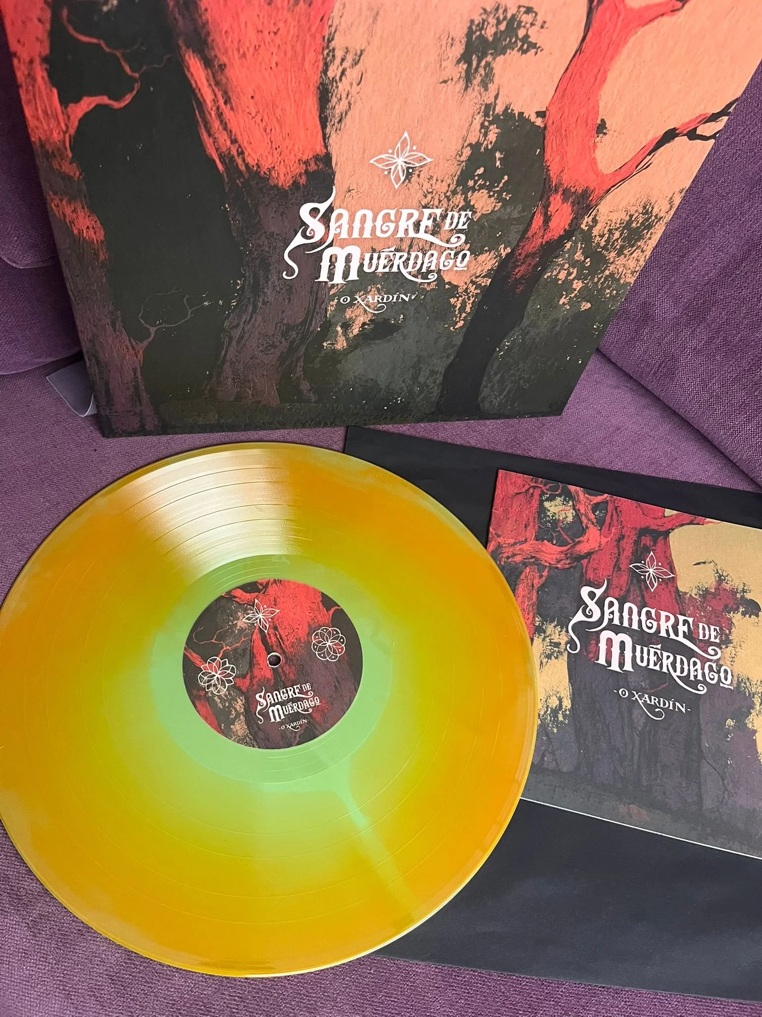 O Xardín by Sangre de Muérdago