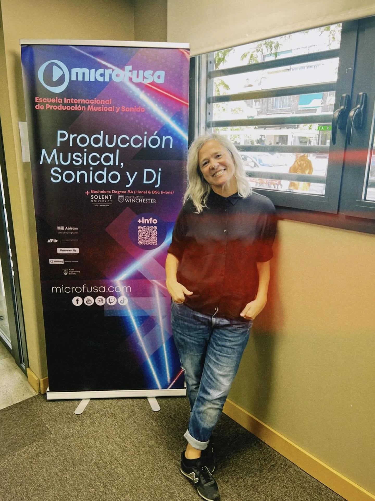 9 10 2025

9 de Octubre de 2022. Cerrando la (&iquest;&uacute;ltima?) edici&oacute;n del @amfest_bcn est&aacute; en el escenario Godspeed You! Black Emperor, llevando nuestra emoci&oacute;n al m&aacute;ximo. Ya se han comido todas las empanadillas ve