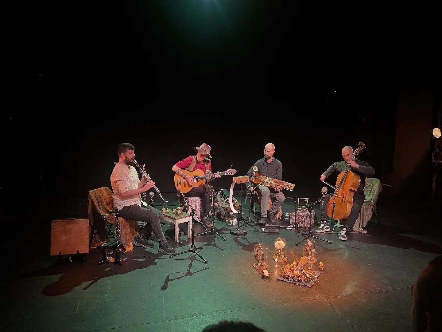 Sangre de Mu&eacute;rdago en Alcal&aacute; de Henares

Parece que @sangredemuerdago pasaran de puntillas por nuestra min&uacute;scula y abarrotada casa (que est&aacute; as&iacute; hasta que por fin podamos mudarnos a la @rubihaus ) Pero han dejado un