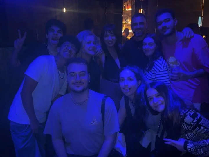 Debailoteofino

El mejor alumnado.
El mejor profesorado.
Lxs m&aacute;s currantes.
Lxs m&aacute;s fiesterxs. Queunacosanoquitalaotra.

Anoche le dimos al dancing(queen) al ritmo trepidante de @_krahm_ y @safiadj__ de @alteregoclub.madrid 

No hay nad