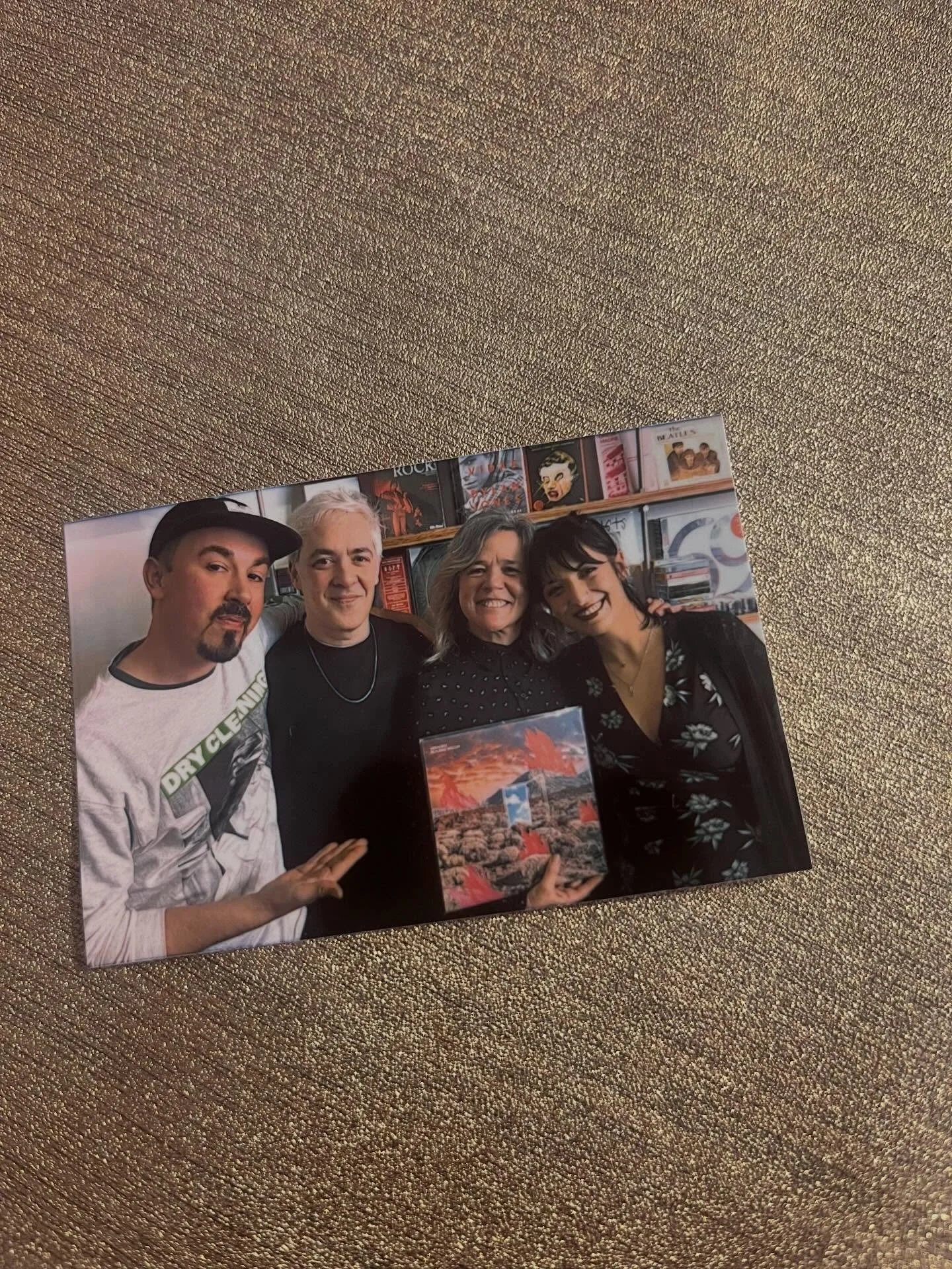 VERACRVZ

Desde que escuch&aacute;ramos el master de Realidad/Ficci&oacute;n lo vimos, en un futuro m&aacute;s cercano del que finalmente fue, girando en nuestro tocadiscos de gama baja. 

La forma de crear, componer, interpretar y producir de @saral