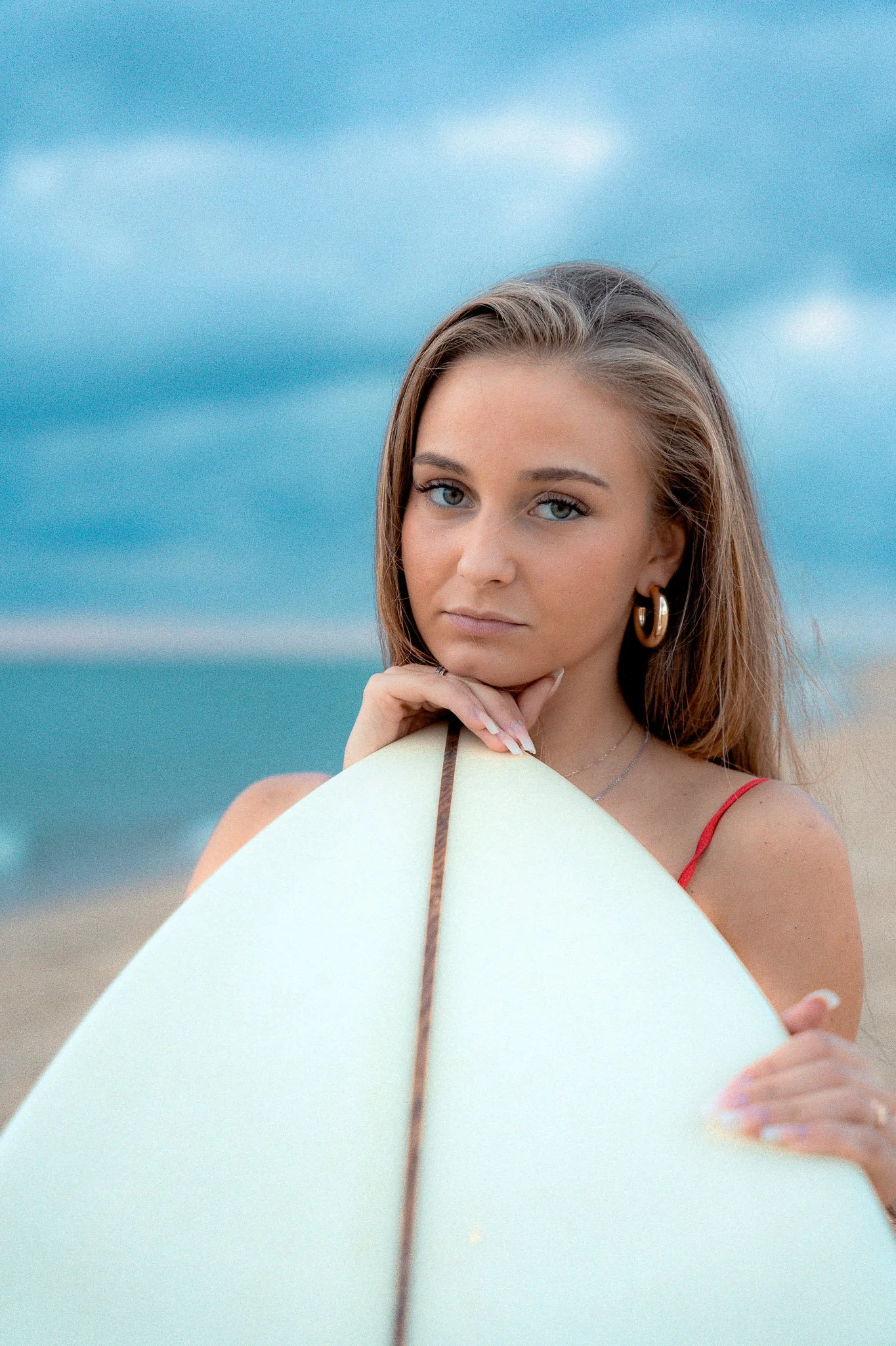 photographe-couple-seignosse-portrait-surfeuse-planche.jpg