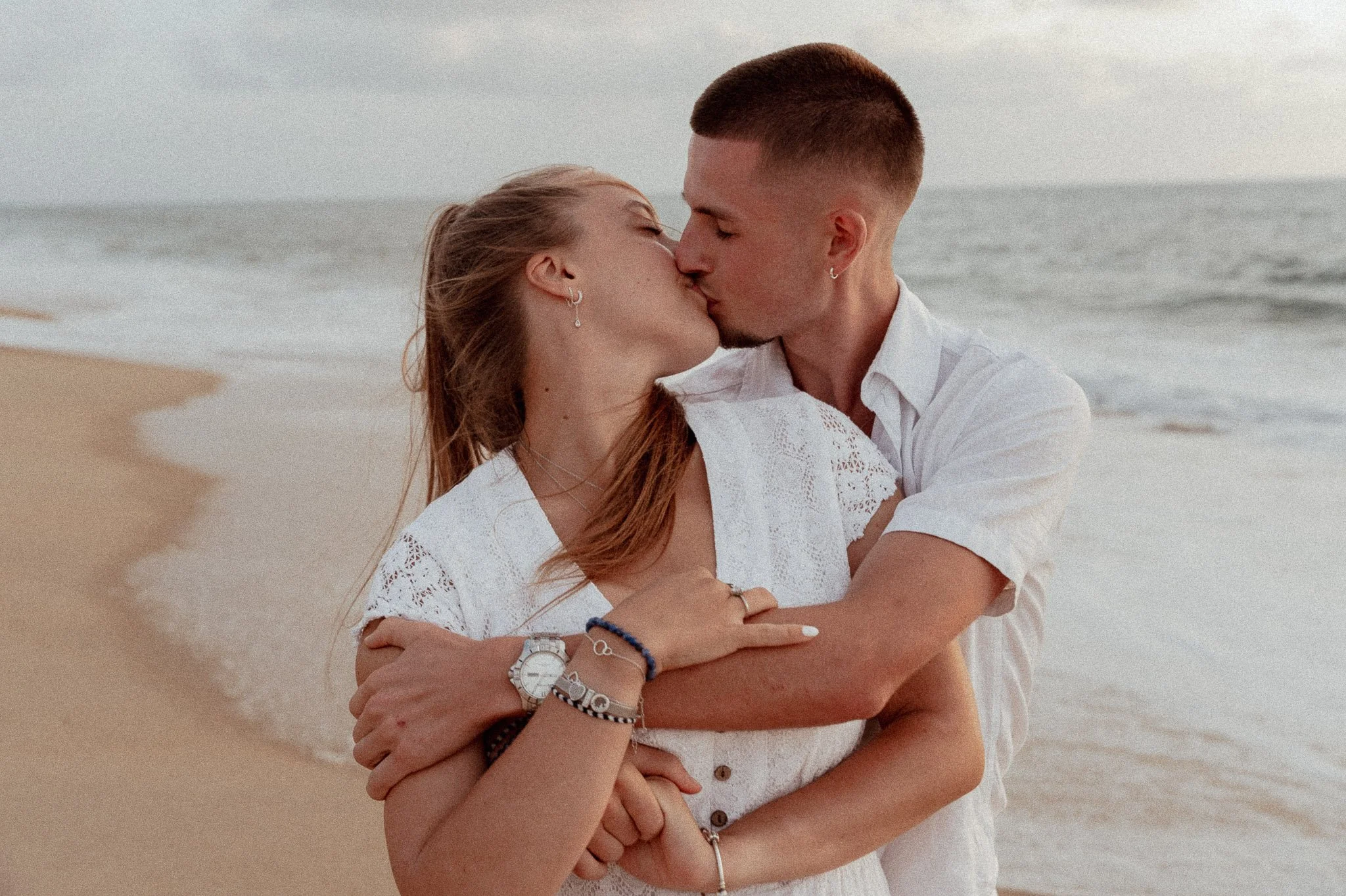 photographe-couple-capbreton-baiser-couple-bord-de-mer.jpg