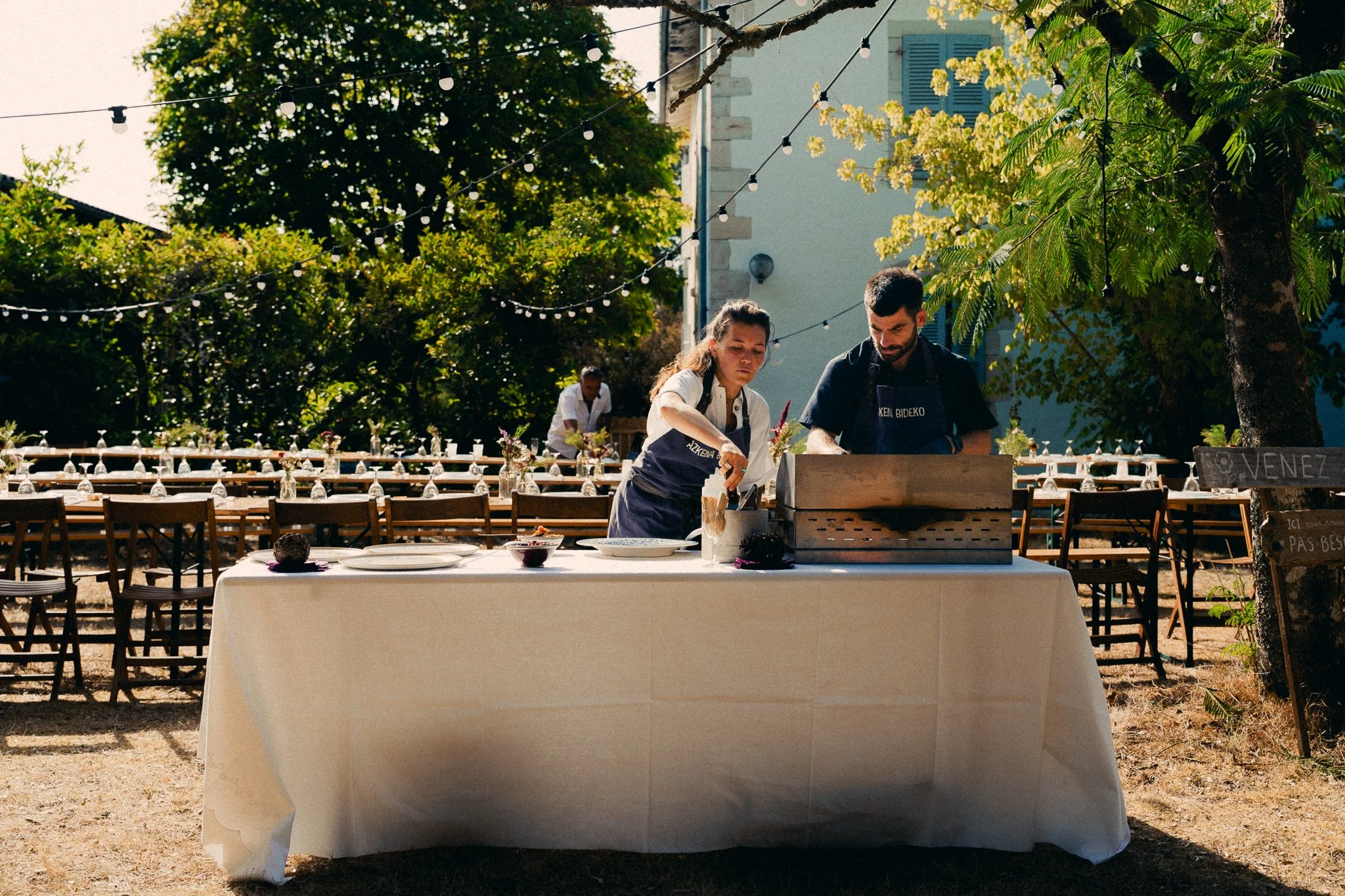 photographe-mariage-pays-basque-traiteur-cocktail-plein-air.jpg