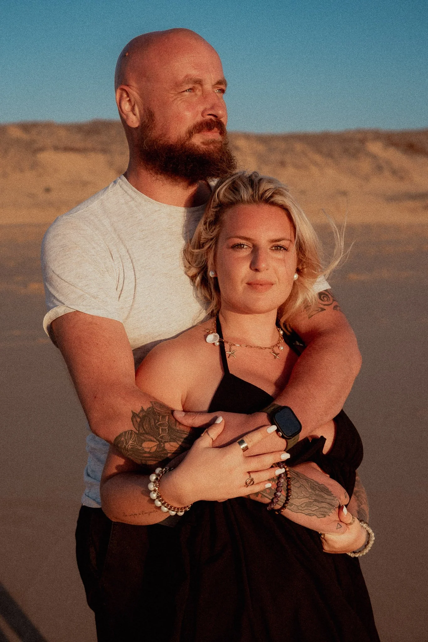 photographe-couple-messanges-couple-tendresse-dune-coucher-soleil.jpg