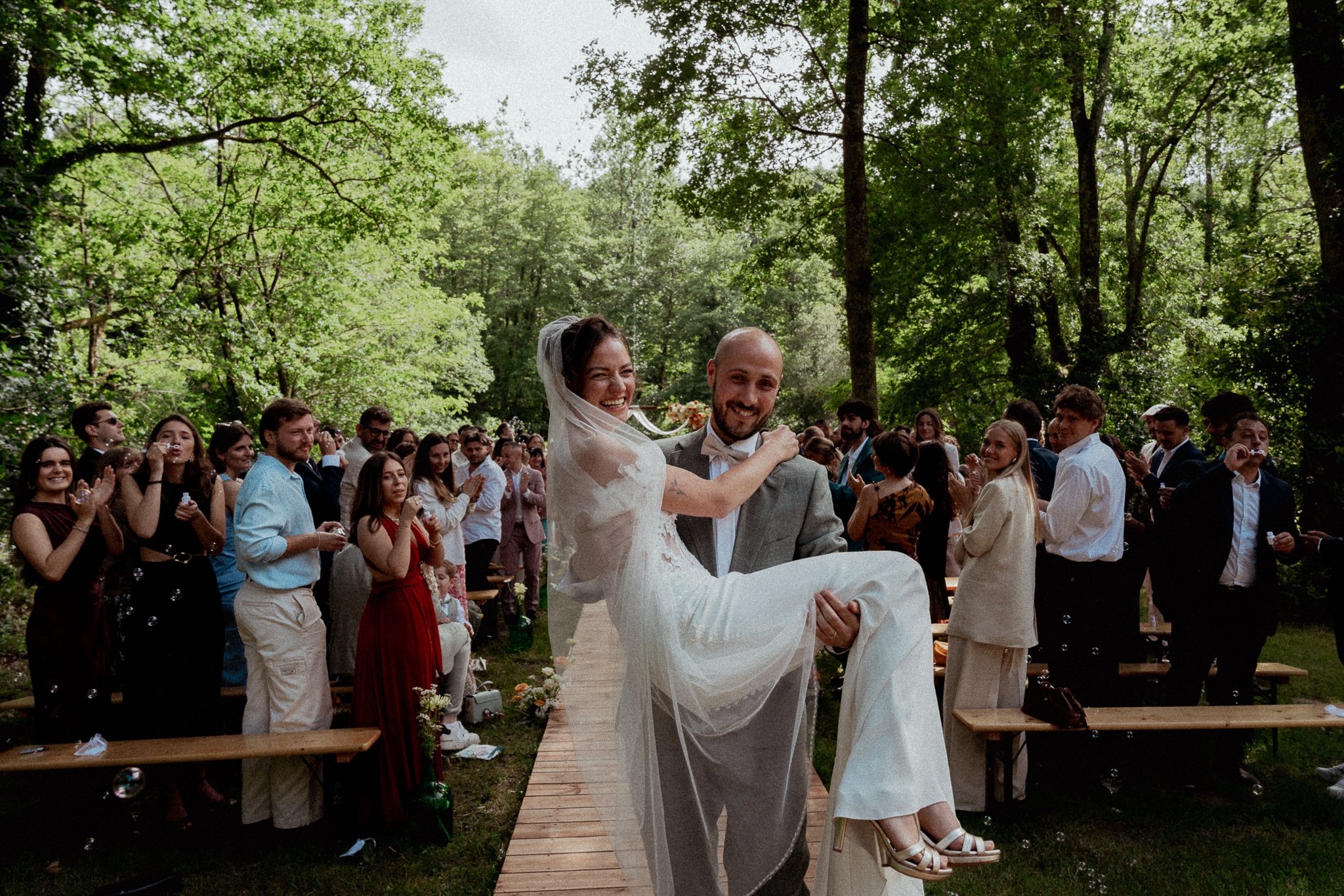 photographe-mariage-capbreton-marie-porte-mariee-allee-ceremonie.jpg