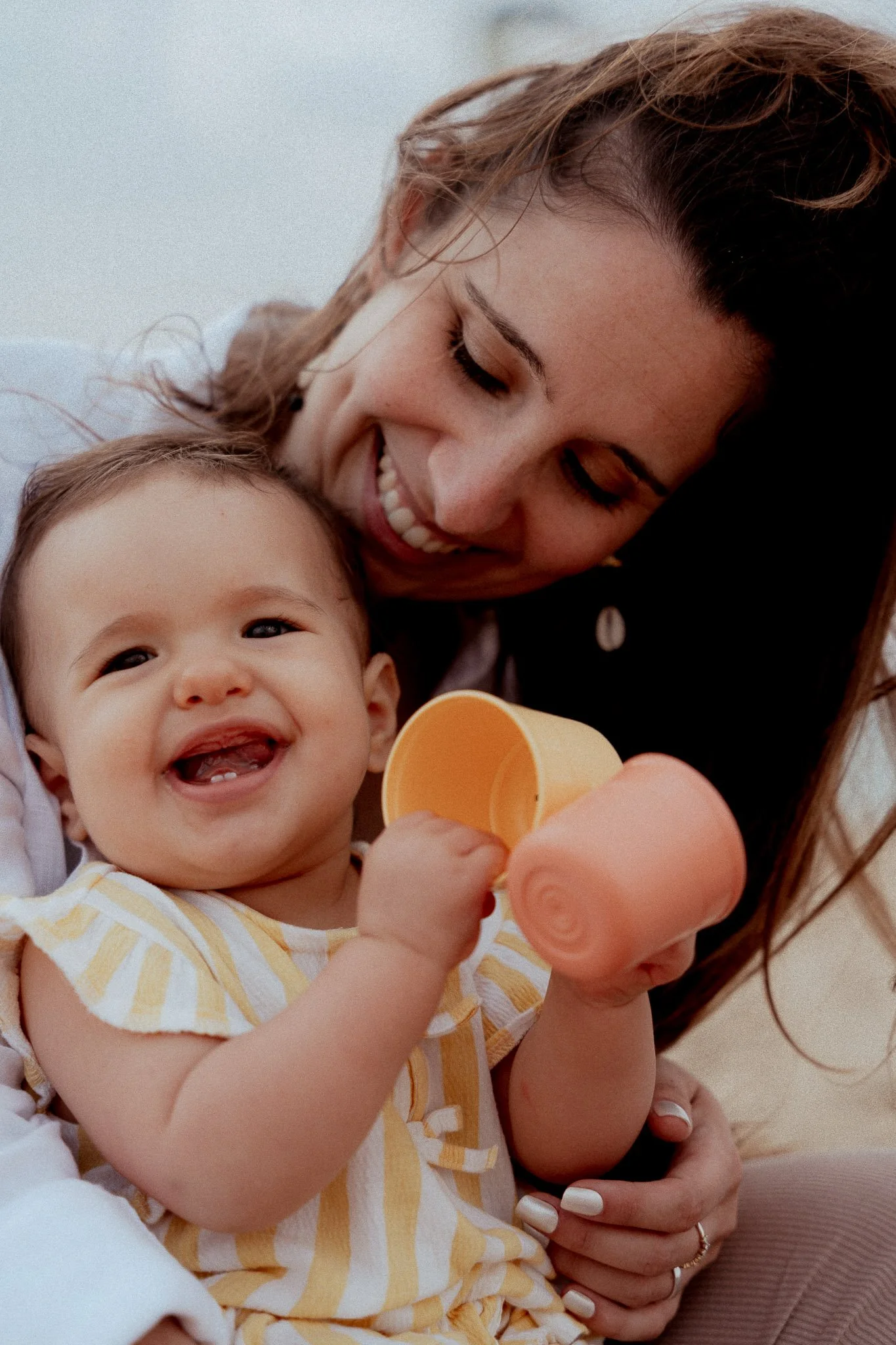 photographe-famille-hossegor-maman-bebe-sourire.jpg
