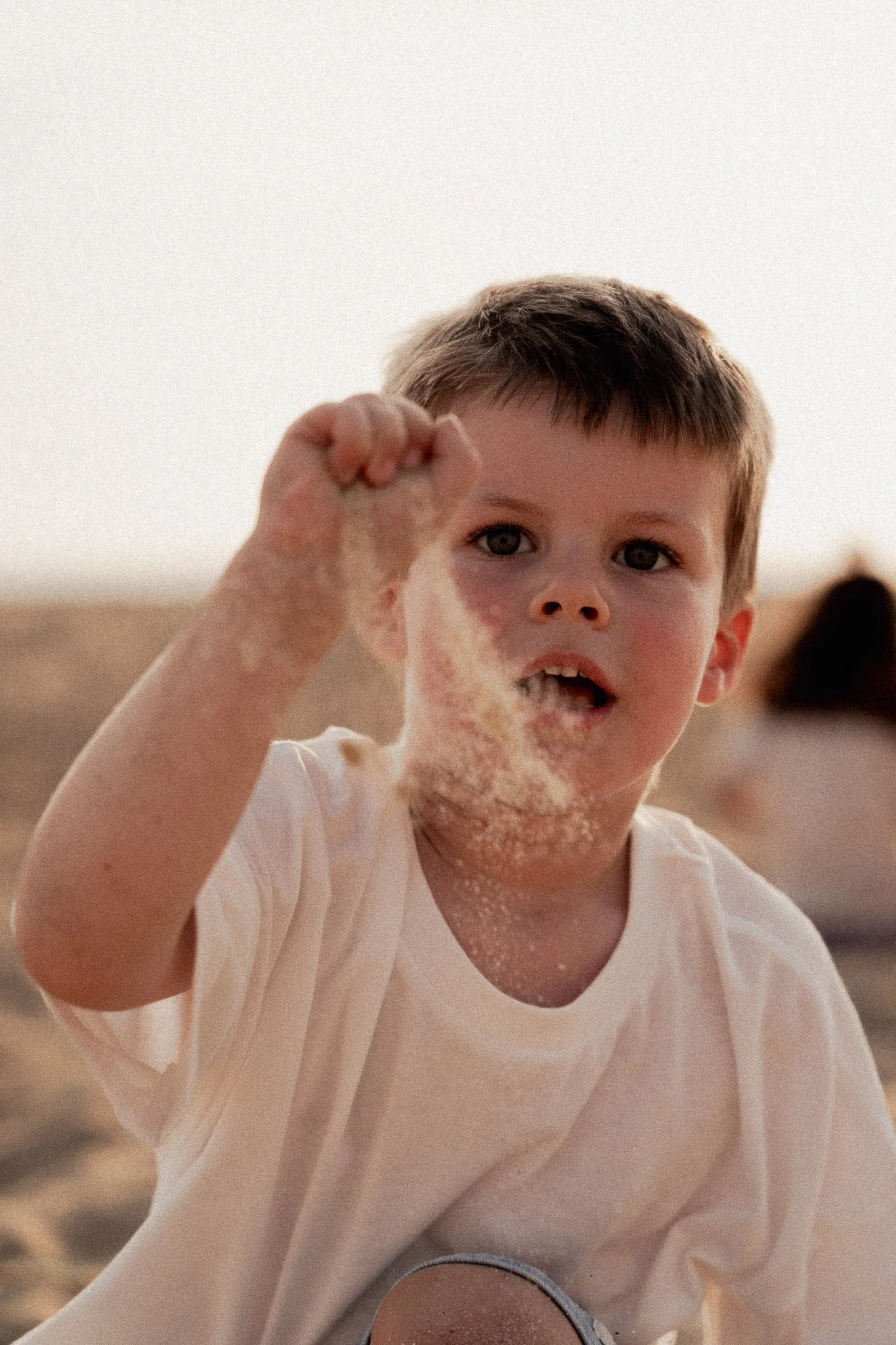 seance-photo-famille-seignosse-portrait-enfant-sable.jpg