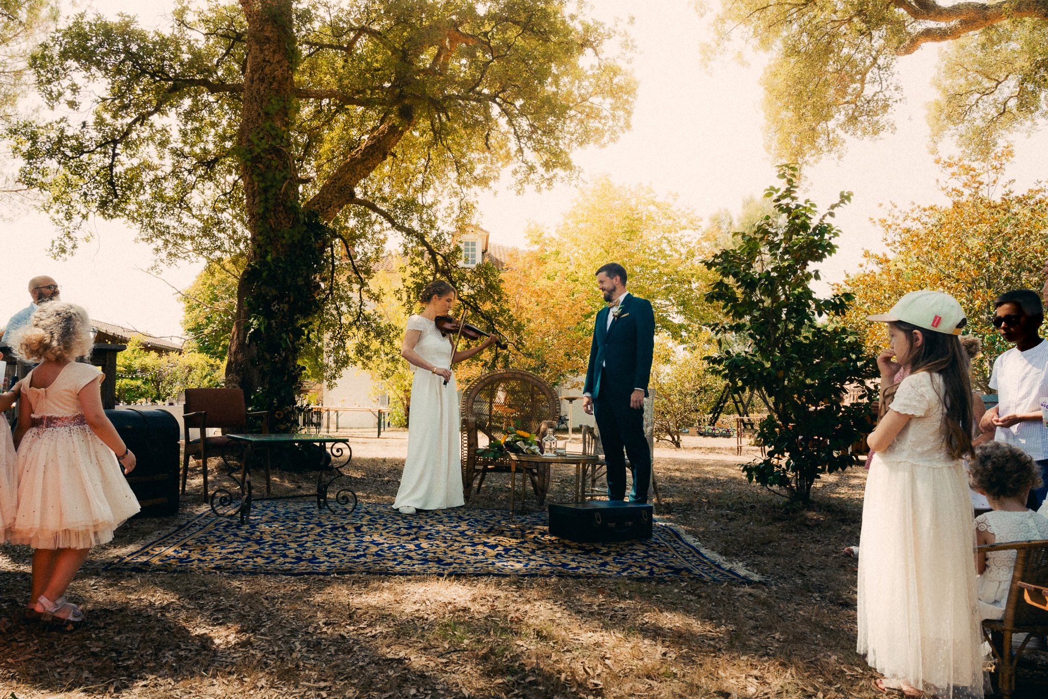 photographe-mariage-capbreton-ceremonie-laique-sous-les-chenes-enfants.jpg